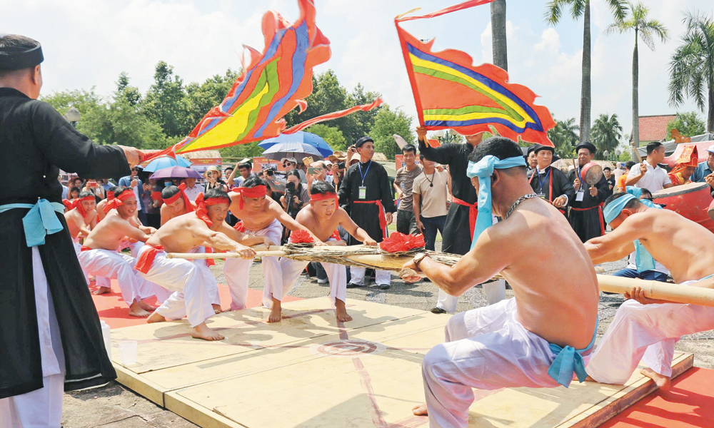 Kéo co tại hội làng Hữu Chấp