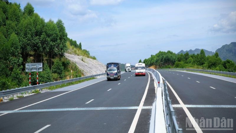 Sau hơn 5 năm đưa vào vận hành khai thác, tuyến cao tốc Bắc Giang-Lạng Sơn đã phục vụ hơn 11 triệu lượt phương tiện lưu thông an toàn và thông suốt, ổn định.