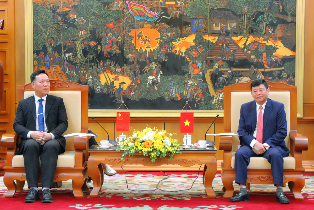 Đồng chí Ngô Tân Phượng tiếp Tham tán Đại sứ quán Trung Quốc tại Việt Nam.