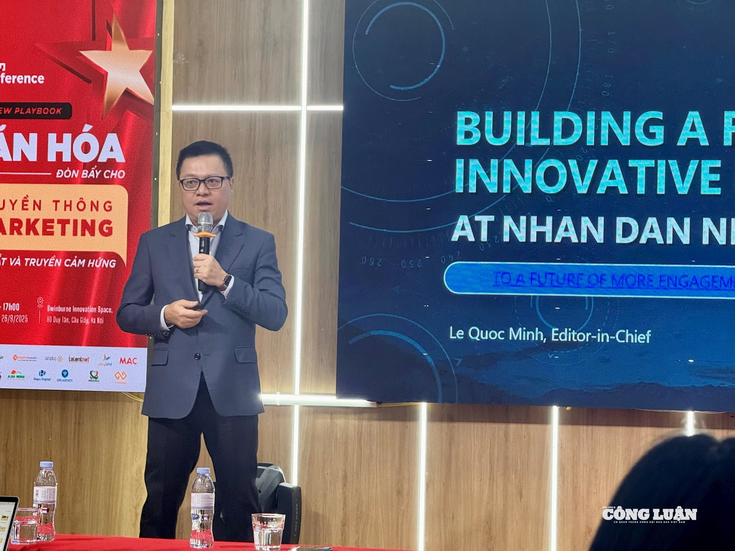 Tổng Biên tập Báo Nhân Dân Lê Quốc Minh cho biết, Báo Nhân Dân không chọn con đường an toàn, mà liên tục chọn cách tiếp cận khác biệt – từ lựa chọn đề tài, hình thức thể hiện, đến cách tổ chức dữ liệu và ứng dụng công nghệ số.