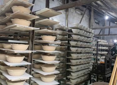 Trải qua bao biến thiên lịch sử, Bát Tràng vẫn giữ được nét mộc mạc, hồn cốt của một làng nghề truyền thống