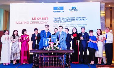 Quang cảnh lễ ký kết.