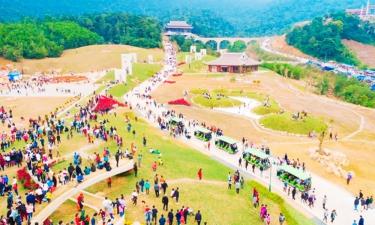 Lễ hội Tây Yên Tử được tổ chức hằng năm.