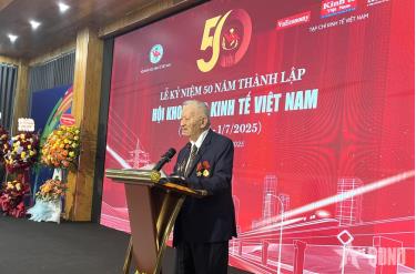 GS, TS Khoa học Nguyễn Quang Thái, Chủ tịch Hội Khoa học Kinh tế Việt Nam phát biểu tại buổi lễ.