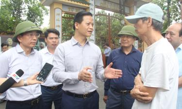 Chủ tịch UBND tỉnh vận động hộ dân khu Xuân Viên bàn giao đất ở để triển khai dự án đường tỉnh 295C.