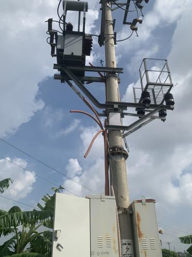 Trạm biến áp cấp điện chiếu sáng đường Võ Văn Kiệt bị cắt trộm dây cáp.