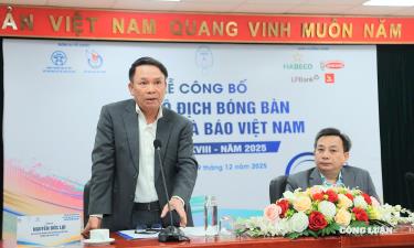 Ông Nguyễn Đức Lợi, Phó Chủ tịch Thường trực Hội Nhà báo Việt Nam, Trưởng Ban Tổ chức giải và ông Phan Toàn Thắng, Chánh văn phòng Hội Nhà báo Việt Nam, Phó Trưởng Ban Thường trực tổ chức giải chủ trì lễ công bố.